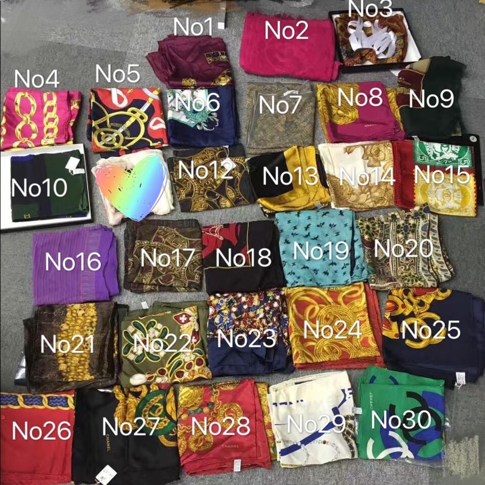 Chanel 、Hermès and more vintage scarves